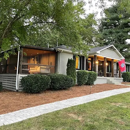 Stylish Private Home 1 Mile From Downtown Franklin
